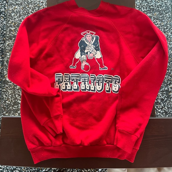 classic pat patriots NFL sweatshirt W or M s/m Vintage New England Patriots! - Picture 1 of 3